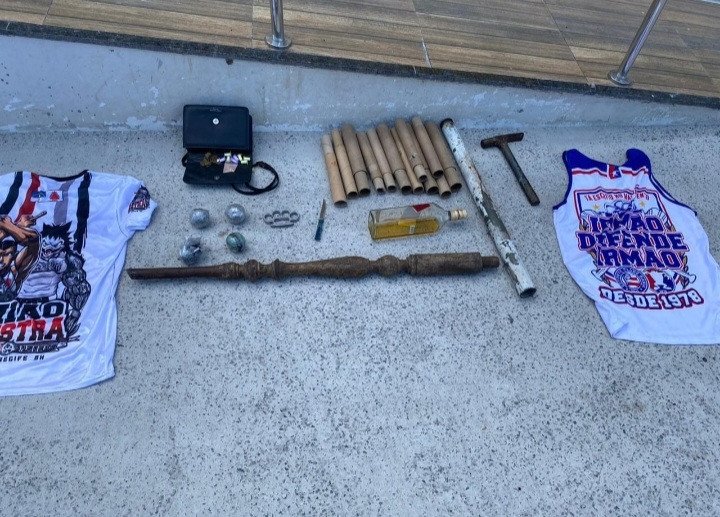 *PM prende membros de torcida organizada por tumulto e posse de material ilícito*