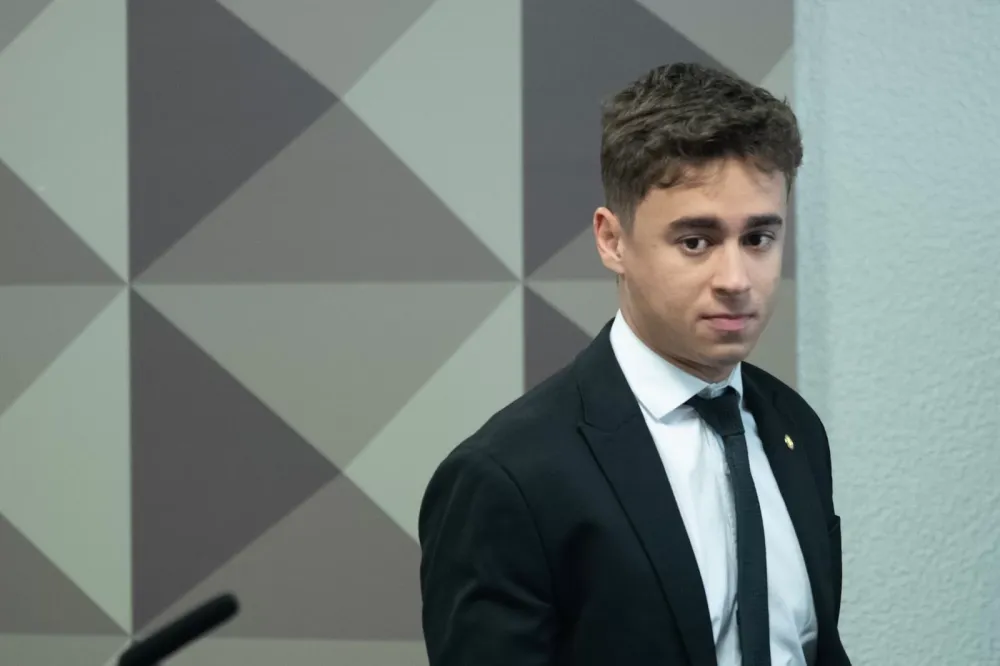 Nikolas escreve para filho de Trump após operação contra Bolsonaro