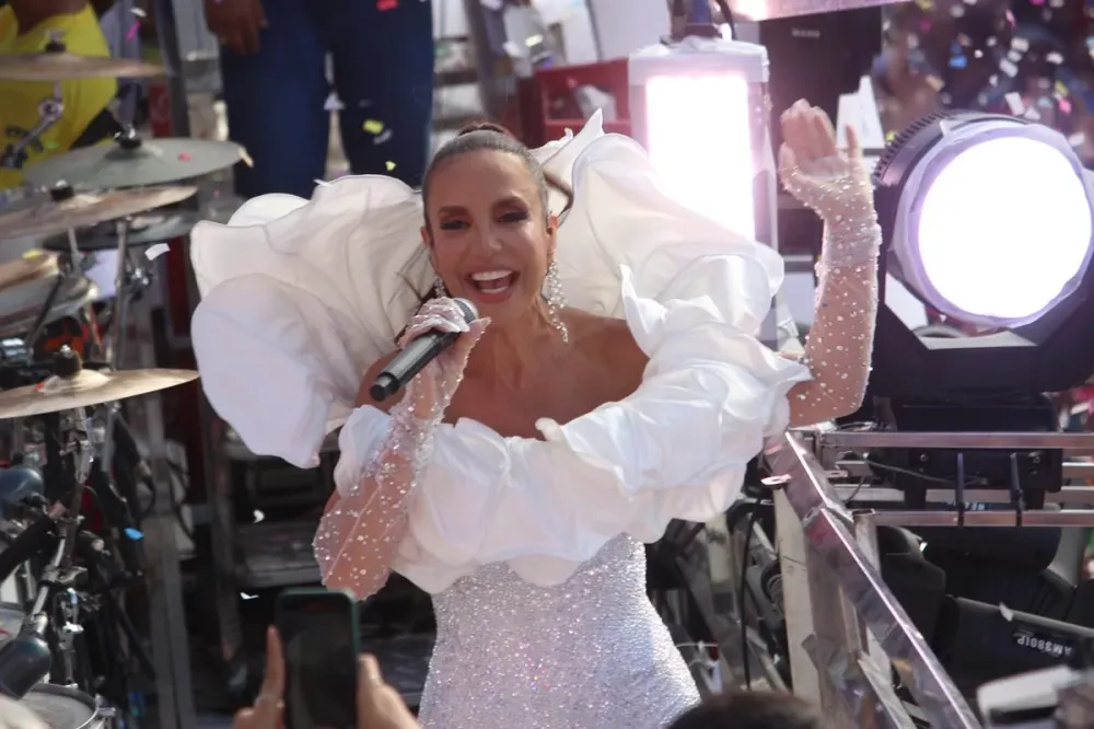 Pela 1ª vez, Ivete Sangalo chega ao topo do Spotify com o hit Macetando