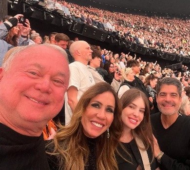 Após carnaval, ACM Neto curte férias nos EUA com show de U2 e conhece espaço bilionário