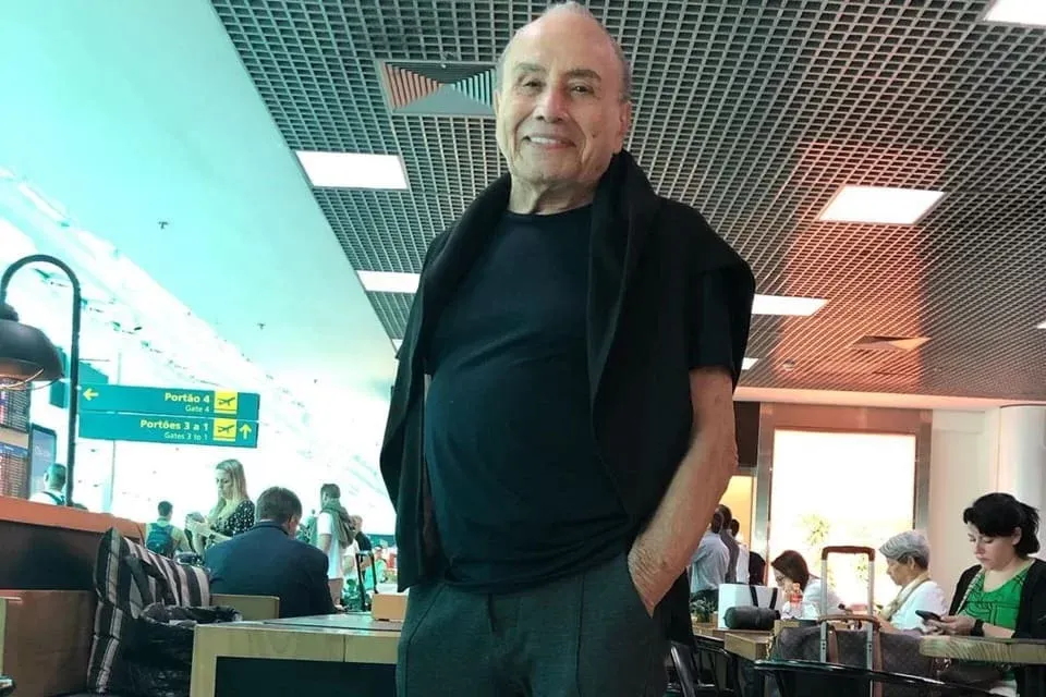 Esposa de Stênio Garcia atualiza estado de saúde do ator