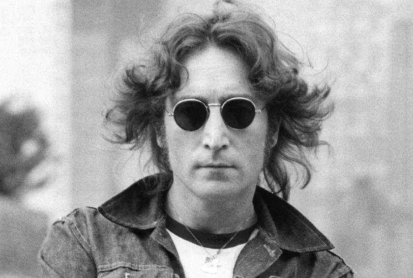 Bala da arma que matou John Lennon vai a leilão: saiba mais