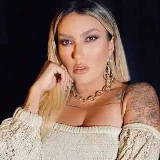 Thayse Teixeira confundiu terceira gravidez com dores abdominais