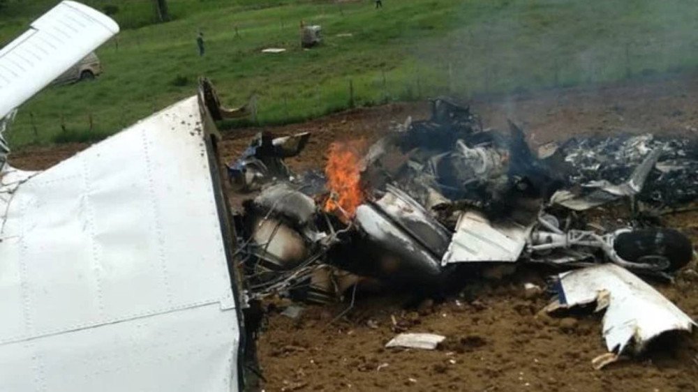 Avião que viajava para Guanambi caiu em São Sebastião do Passé, piloto morreu