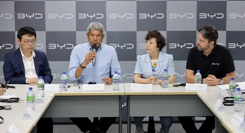 BYD anuncia investimento de R$ 5,5 bilhões na implantação de fábrica na Bahia, quase o dobro do previsto inicialmente