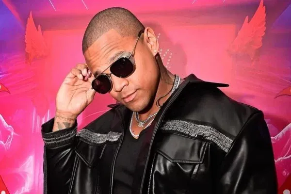 Léo Santana comenta prisões de Daniel Alves e Robinho: “Erro é erro”