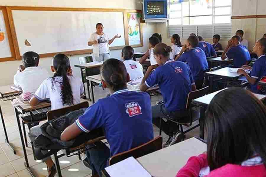 Começa hoje pagamento de R$ 200 da primeira parcela do Pé-de-Meia para estudantes baianos