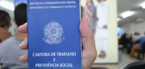 Empregos com carteira assinada batem recorde, segundo IBGE