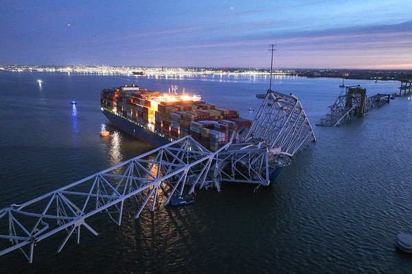 EUA: terceiro corpo é resgatado 10 dias após colisão de navio e ponte