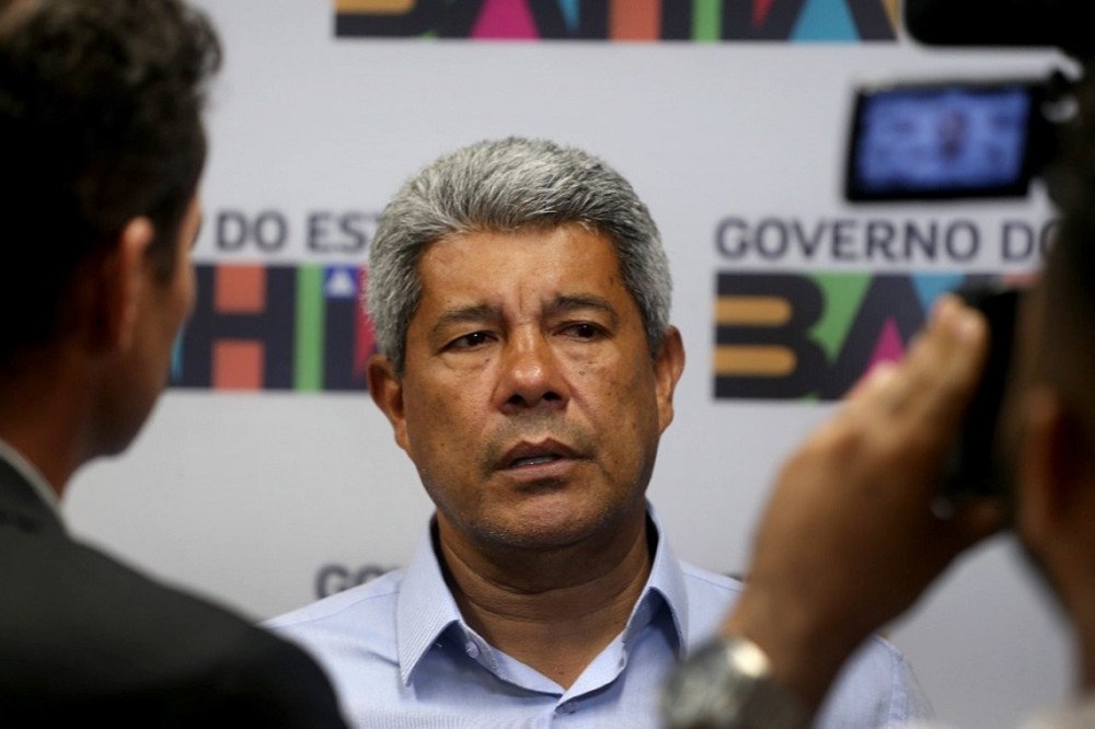 Governador da Bahia defende a Petrobras em Mataripe