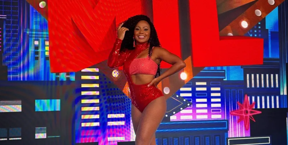 Bailarina de Ratinho se demite após piada racista: 