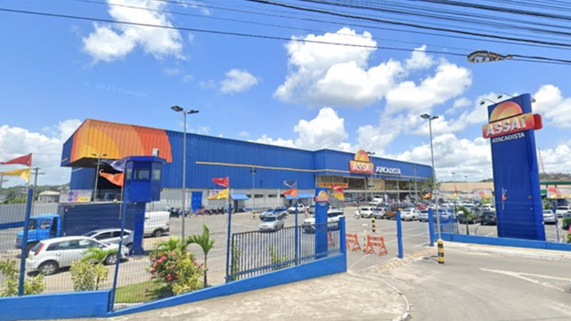 Homem é executado em estacionamento de supermercado no subúrbio de Salvador