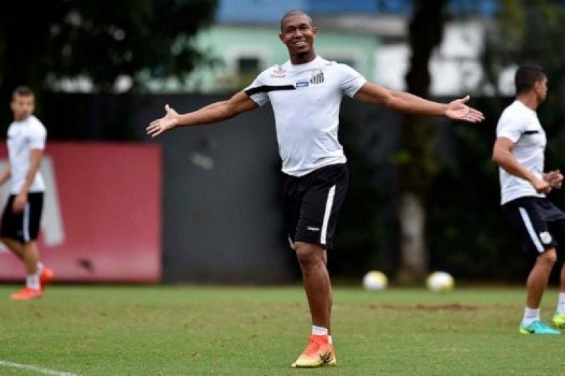 Atacante chega em Salvador para fechar com o Bahia