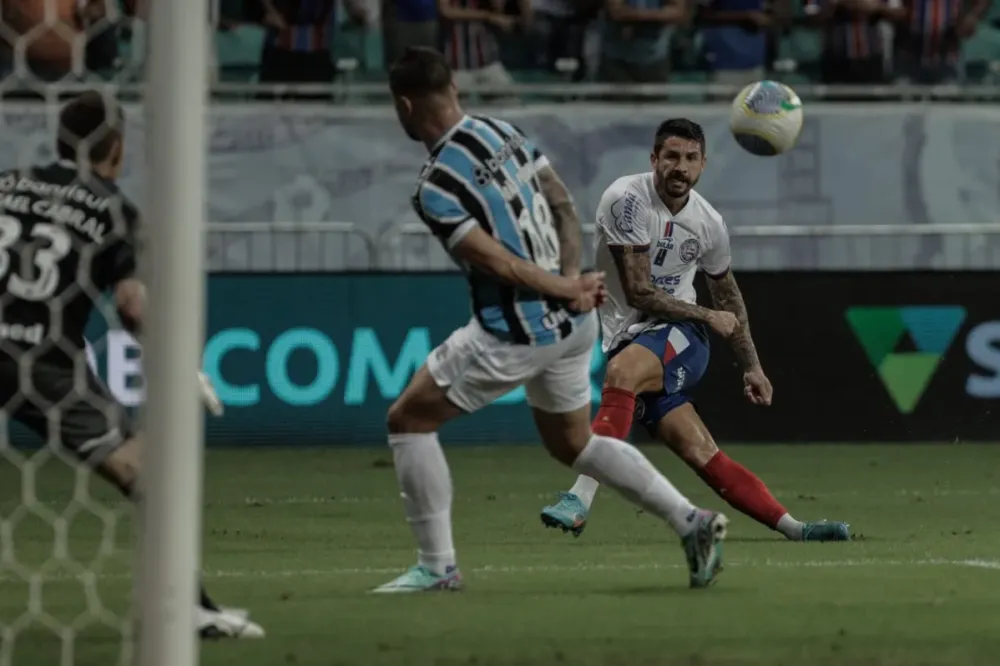 Com golaço de Everaldo, Bahia vence o Grêmio na Arena Fonte Nova