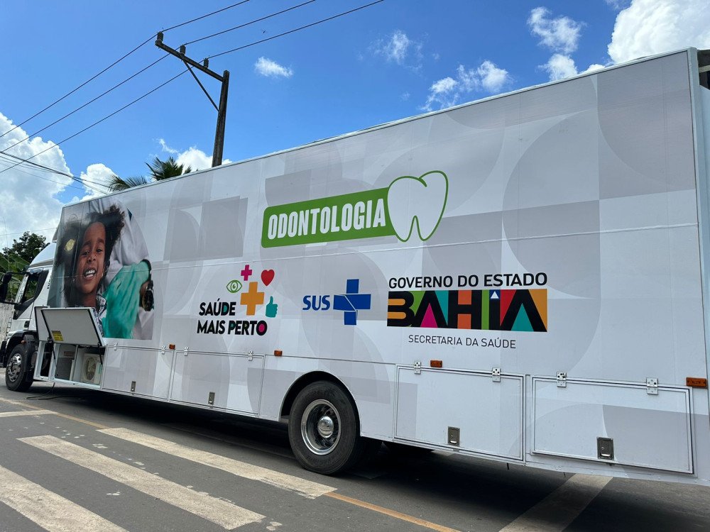 Saúde Mais Perto nas Escolas: Odontomóvel chega para alunos de São Sebastião do Passé; indicação foi da deputada Maria Del Carmen