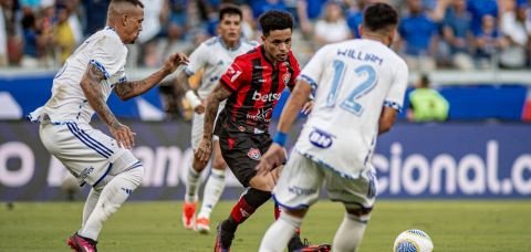 Vitória perde para o Cruzeiro e segue sem vencer no Brasileirão
