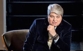 Datena passa por cirurgia e está na UTI