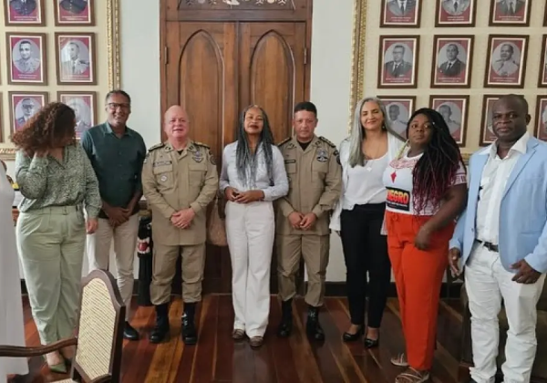 Comandante-Geral da PM se desculpa com deputada Olívia Santana por abordagem inadequada