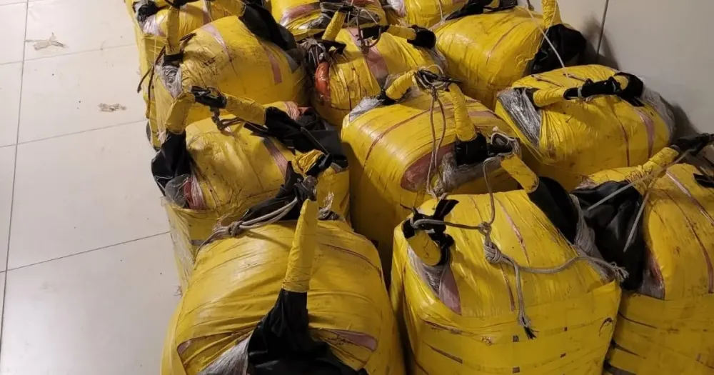 Operação da Polícia Federal apreende mais 700 kg de cocaína em embarcação no Porto de Candeias