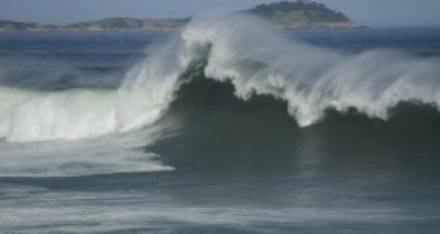 Ondas podem chegar a 4 metros e previsão é de mau tempo na Bahia, alerta Marinha