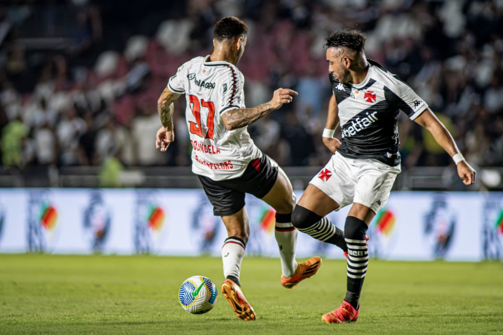 Vitória perde para o Vasco e se complica no Brasileirão
