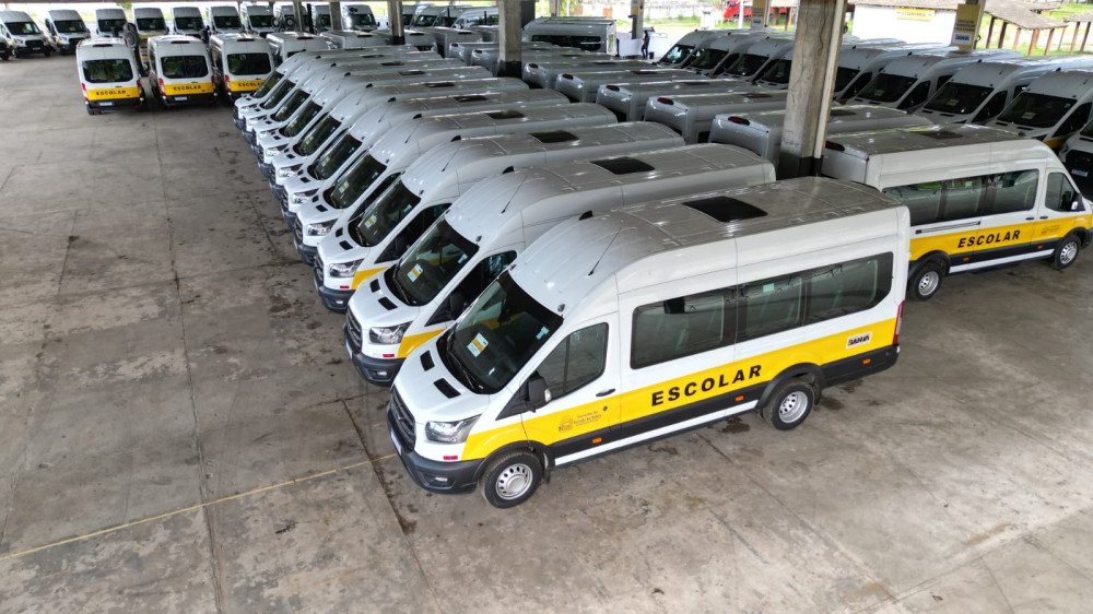 Jerônimo envia para Madre de Deus e outras 53 cidades vans escolares que irão atender estudantes da zona rural