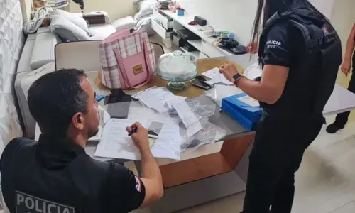 Suspeita de vender cargos públicos por até R$ 60 mil é presa na Bahia