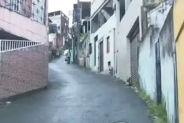 Passageira de 34 anos morre após mototáxi derrapar em ladeira no Arraial do Retiro, em Salvador