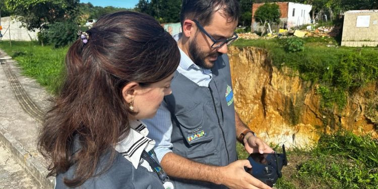 Técnicos da UFBA se reúnem com prefeito Pitágoras para apresentar plano de ação e iniciar estudos no buracão de Menino Jesus