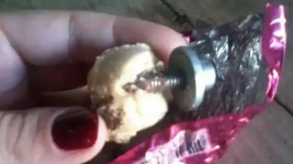 Parafuso no doce: confeitaria é condenada a pagar danos morais