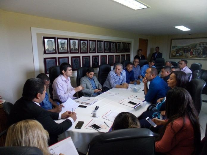 Vereadores de Candeias se reúnem com Promotoria para discutir cargos comissionados irregulares