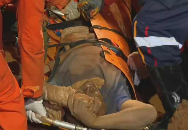 Salvador: Trabalhador é resgatado após mais de 7 horas soterrado em buraco de obra irregular