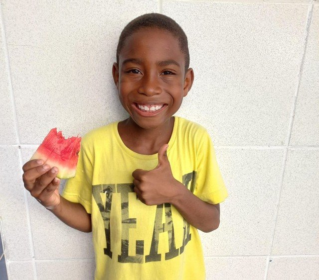 Menino de 7 anos esfaqueado por padrasto enquanto tentava salvar a mãe de agressão em Salvador tem morte cerebral, diz família