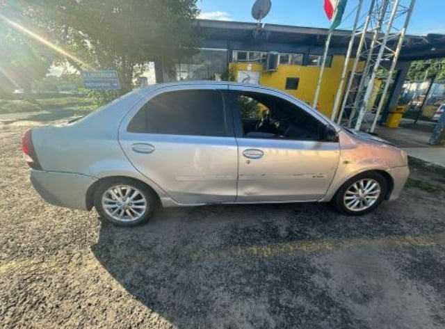 Homem pega carro emprestado do amigo e acaba detido por receptação em Simões Filho