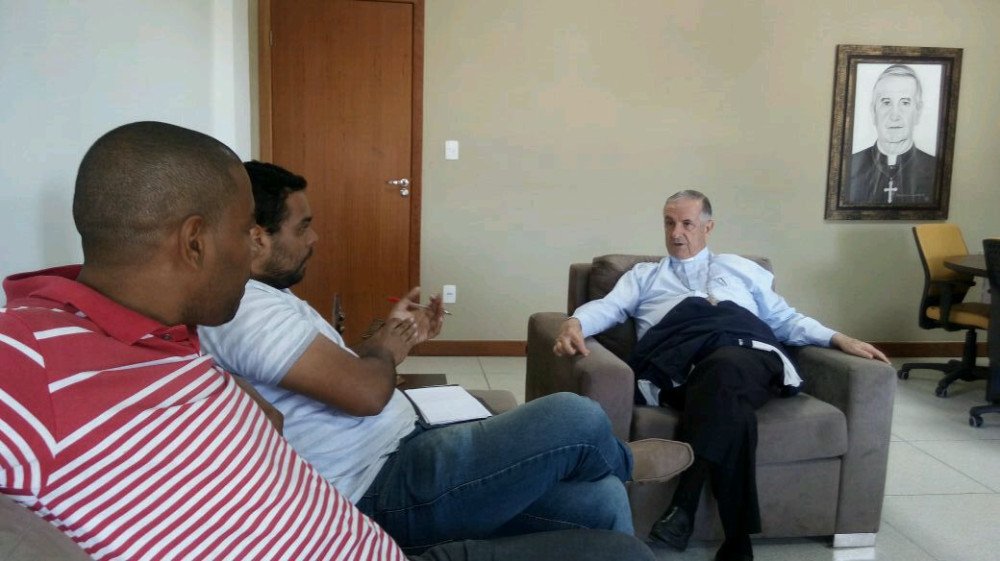 Bispo Dom Petrini parabeniza deputado Bira Corôa pela iniciativa de incluir os festejos de Nossa Senhora das Candeias no calendário de festas do Estado !