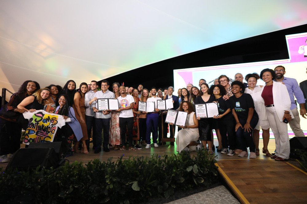 Governo da Bahia anuncia reajuste do Mais Futuro e CNH gratuita para estudantes da rede pública