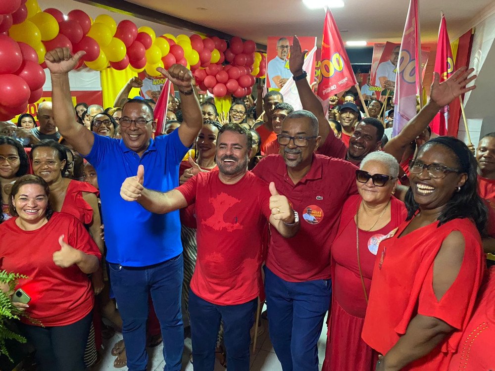 Madre de Deus: Pastor Melk mostra força em inauguração de comitê.