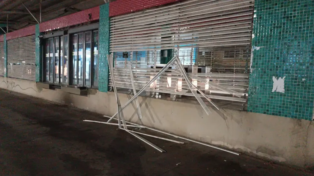 Em menos de uma semana, estação do BRT-2 é alvo de vandalismo em Feira de Santana