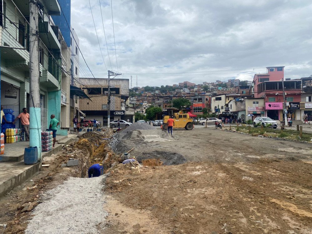Candeias: Prefeitura inicia serviço de drenagem e pavimentação no Triângulo; obra irá beneficiar o comércio da cidade