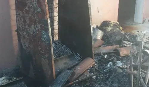 Homem ateia fogo na própria casa e é preso em Feira de Santana