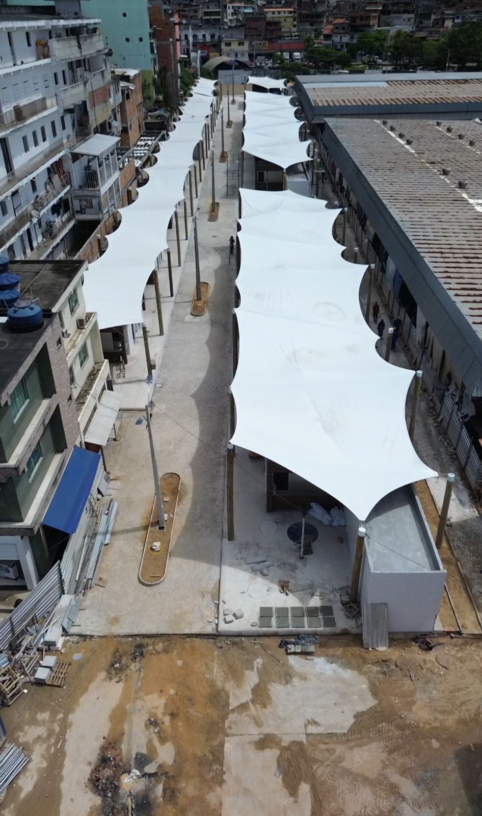 Candeias: Obras avançam e Nova Feira terá área climatizada e estacionamento para 250 veículos