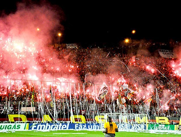 Daqui a pouco às 19h30 o Vitória com o apoio da torcida recebe o Grêmio para fugir do Z-4 !