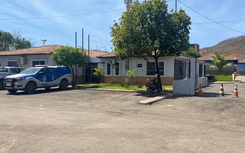 Adolescente de 14 anos acorda do coma oito dias após ser estuprada e receber 21 facadas na Bahia