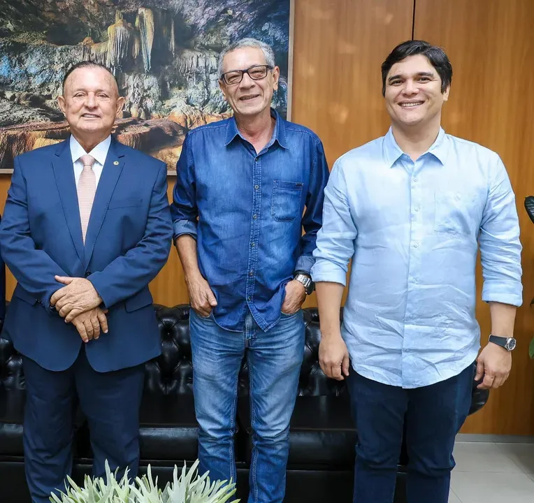 Bancadas do PV, PSD e Avante apoiam reeleição de Adolfo Menezes à Alba