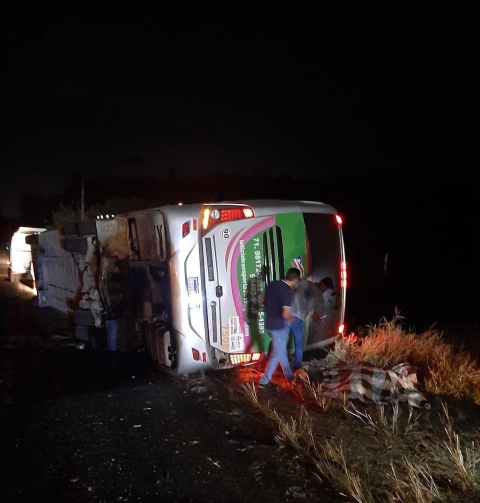 Não houve vítimas fatais de Candeias em acidente de ônibus na BR-110 que matou quatro pessoas saindo de Aracajú para Madre de Deus