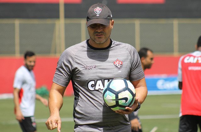 Em busca da reabilitação, Vitória recebe Chapecoense no Barradão