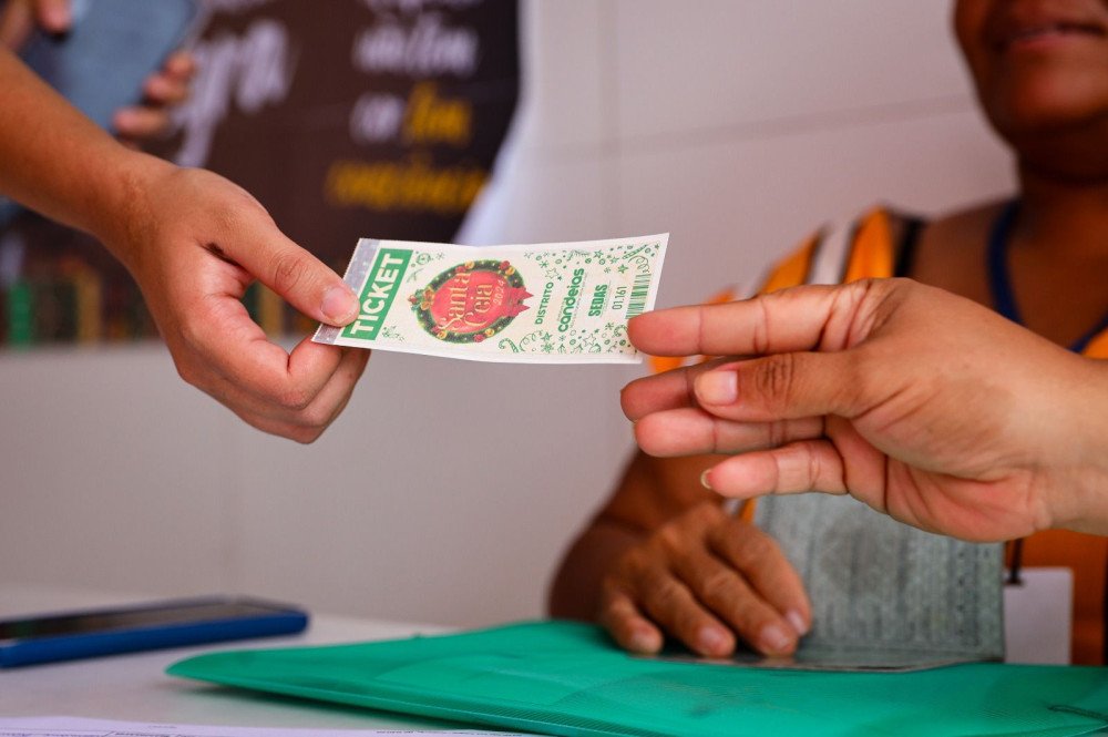 Beneficiários dos distritos começam a receber tickets da Cesta Natalina