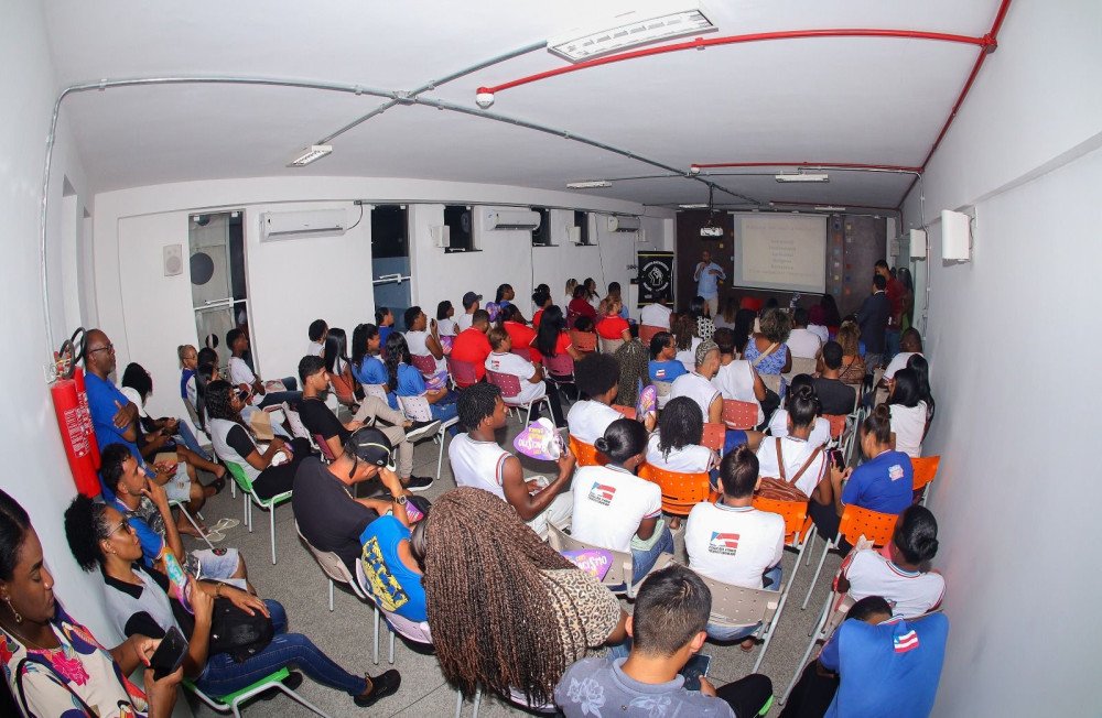 Candeias: Prefeitura debate tema do Racismo com historiador e alunos de rede pública de ensino