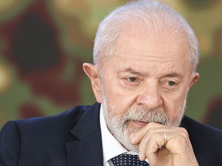 Lula faz cirurgia de emergência em São Paulo após sentir dor na cabeça