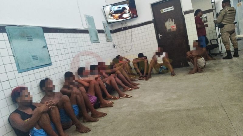 Em Candeias, 10ª CIPM interrompe ‘festa do pó’ e prende Onze homens